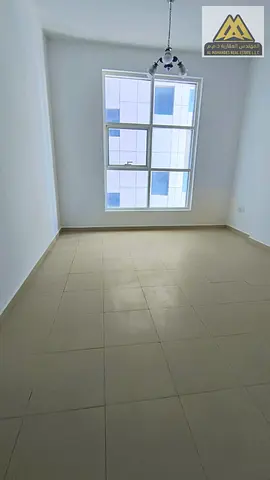 Master bedroom Number of bathrooms: 2 Balcony Central air conditioning Maintenance: Free