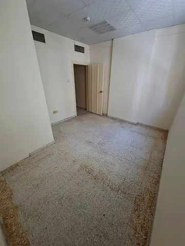 🏡 للإيجار في الشارقة – منطقة الشويهين ✨ استوديو بمساحة كبيرة 🍽️ مطبخ منفصل ❄️ تكييف مركزي 🔥 غاز طبيعي 💰 الإيجار السنوي: 16,000 درهم 💵 التأمين: 1,