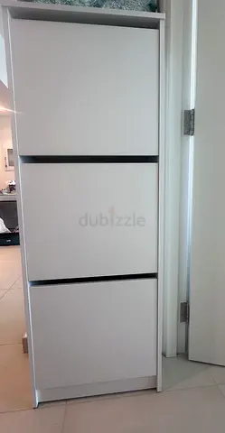 Slim white 3-door shoe cabinet / storage unit - good condition