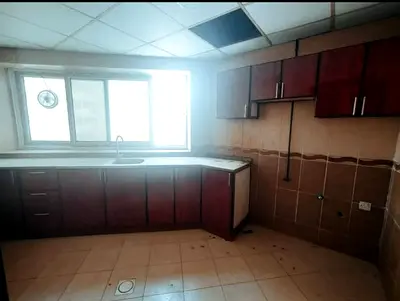 PRIME LOCATION 1BHK FLAT WITH SPLIT AC CENTER GASS NEAR ROLLA PARK
