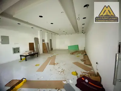 Very spacious commercial shop in a prime and high-traffic location, suitable