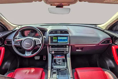 2020 Jaguar F-PACE photo 9