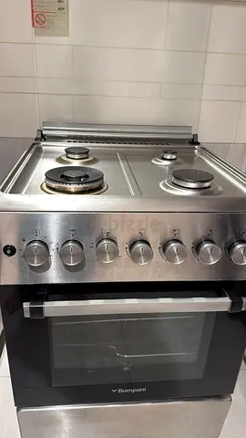 Stainless steel freestanding gas cooker with oven - good condition