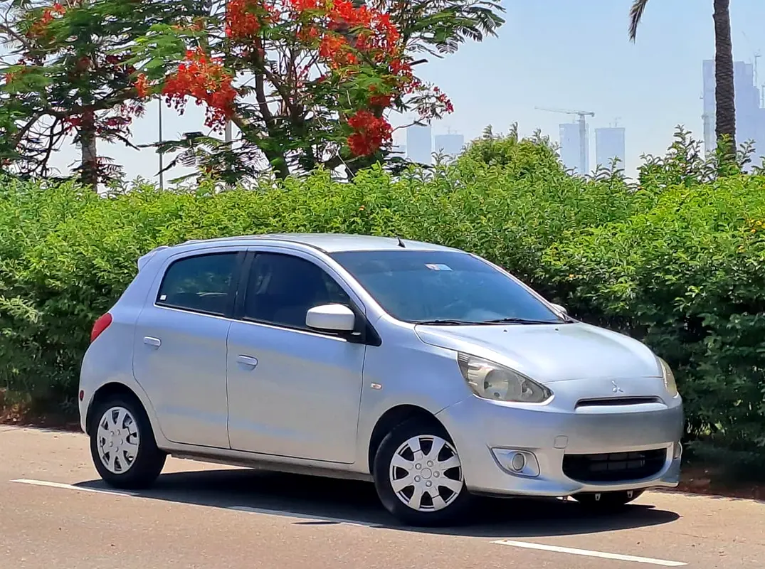 Mitsubishi Mirage 2014 — photo 1 of 17