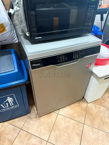 Stainless Steel Built-in Dishwasher in Good Working Condition