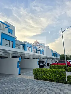 4BR Townhouse | Close To Pool | Walking Distance To Central Hub
