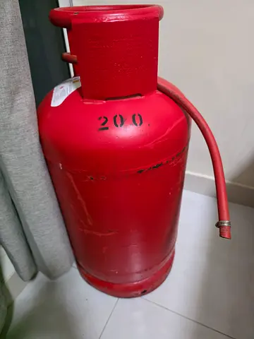 Red LPG Gas Cylinder 20kg - full Gas Good Condition just like new