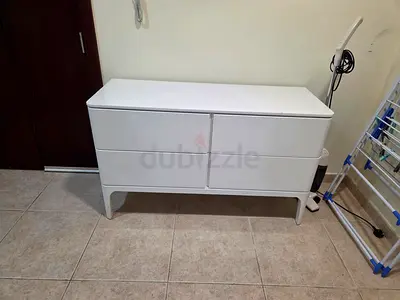White Modern 4-Drawer Dresser / Sideboard in Good Condition