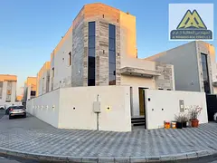 4 Master Bedrooms Built-in Wardrobes Spacious Majlis Family Living Room Kitchen Maid's Room Larg