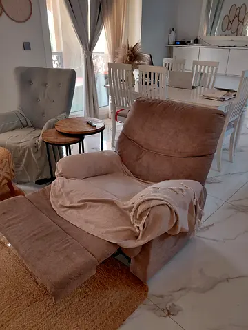Recliner pan emirates Beige upholstered armchair with ottoman - good condition