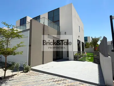 Upgraded & furnished | Corner Park view | New Toilets | Flexible payments | Hot Deal