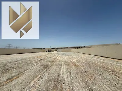 ساحة مفتوحة للإيجار في المنطقة الصناعية 18 بالشارقة، المساحة الإجمالية: 20,000 قدم مربع، مخصصة لأغراض التخزين فقط.
