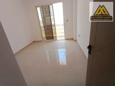 للإيجار بالجرف الصناعية 3 غرفة وصالة واسعة مع بلكونة وتكييف مركزي، موقع حيوي قريب من الخدمات، 30 ألف سنوياً على 4 دفعات.