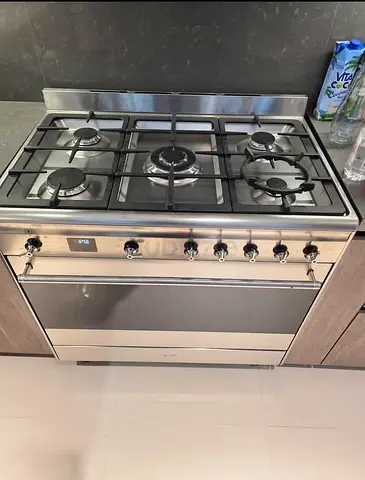 Smeg new model cooker  top gas oven electric Uesd only few times digital with fan 90/60 cm
