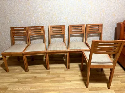 Set of 6 solid wood dining chairs with beige cushions