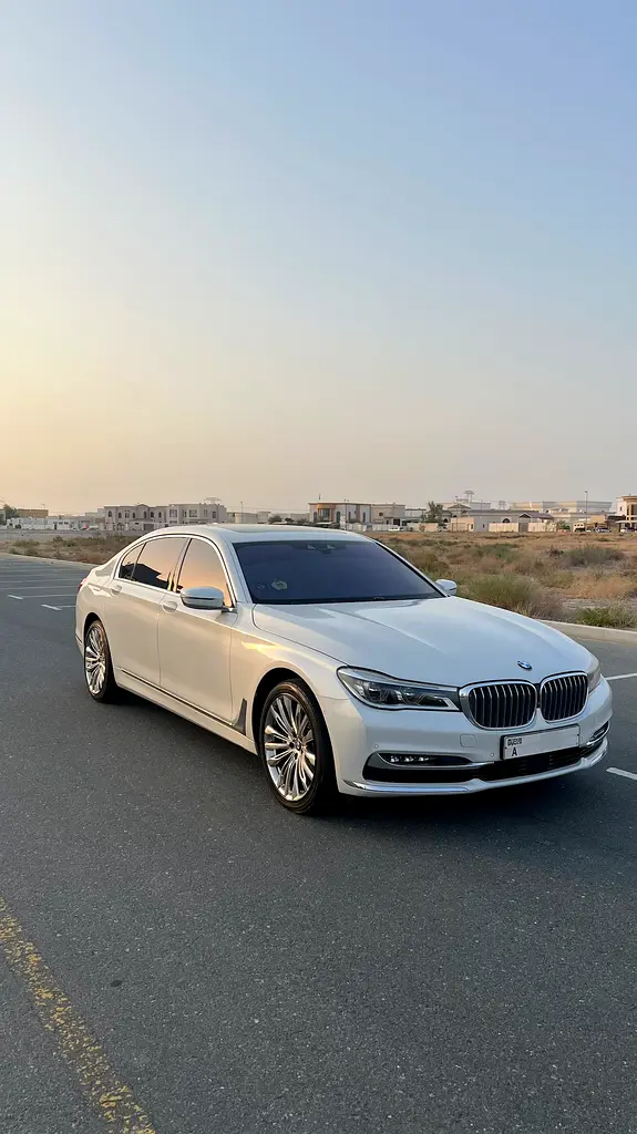BMW 7-Series 2016 — photo 1 of 15