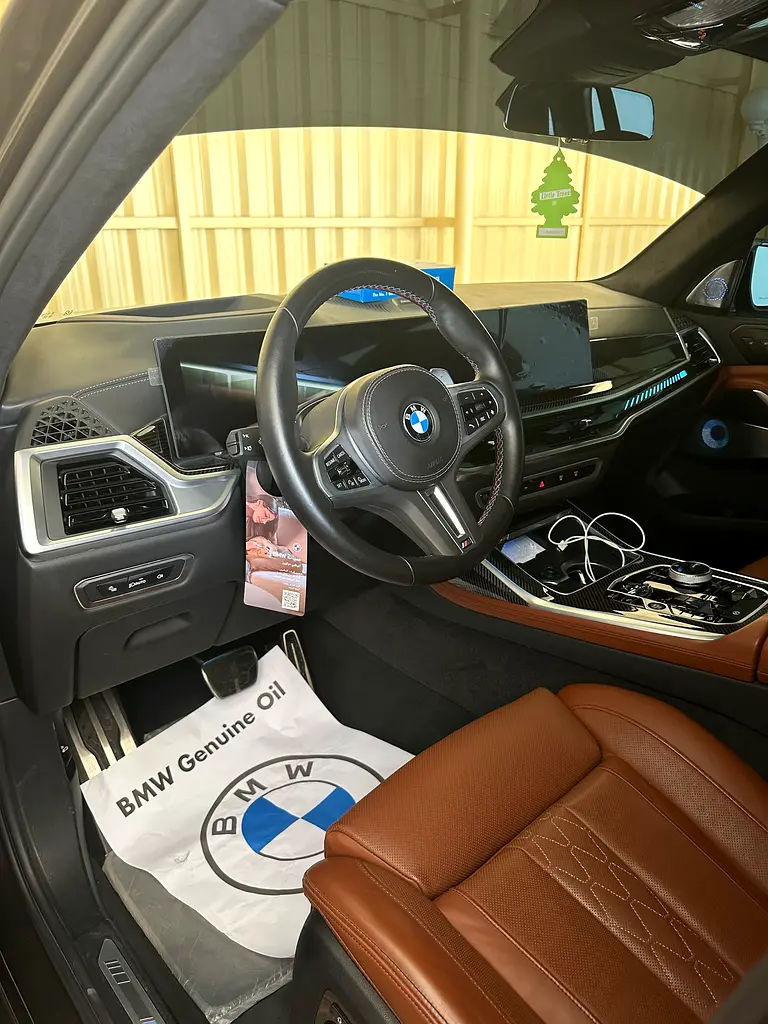 BMW X7 2024 — photo 1 of 10