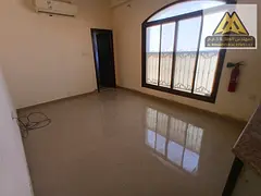 Large space Bright studio Split air conditioning Convenient and comfortable space