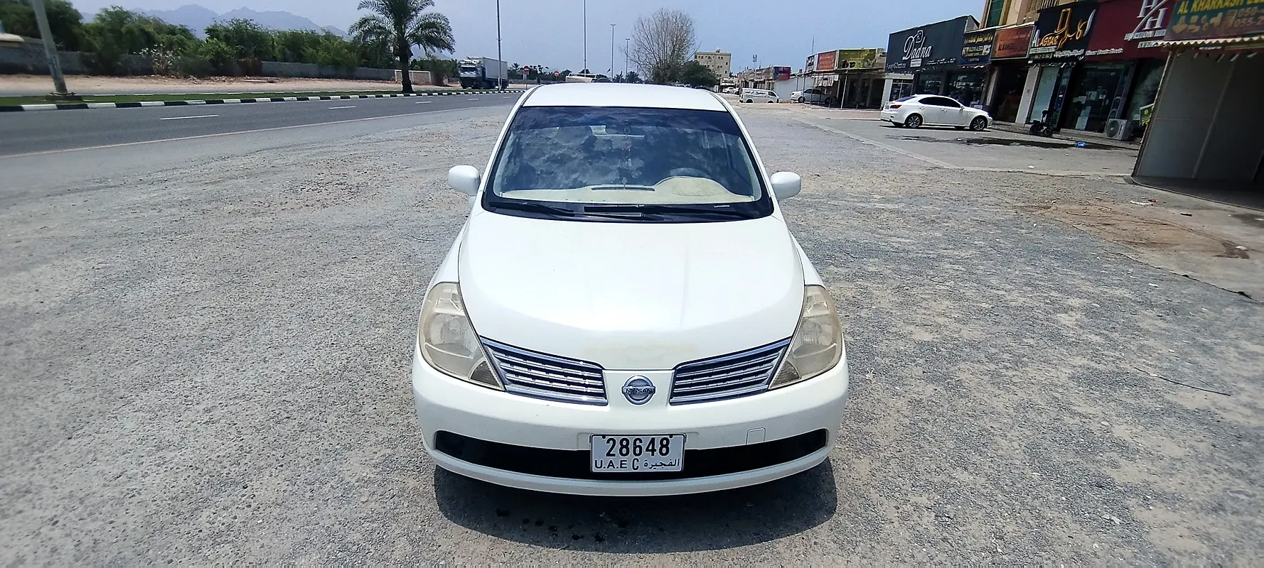 Nissan Tiida 2007 — photo 1 of 13