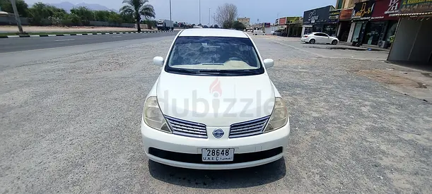 Nissan Tiida Sedan