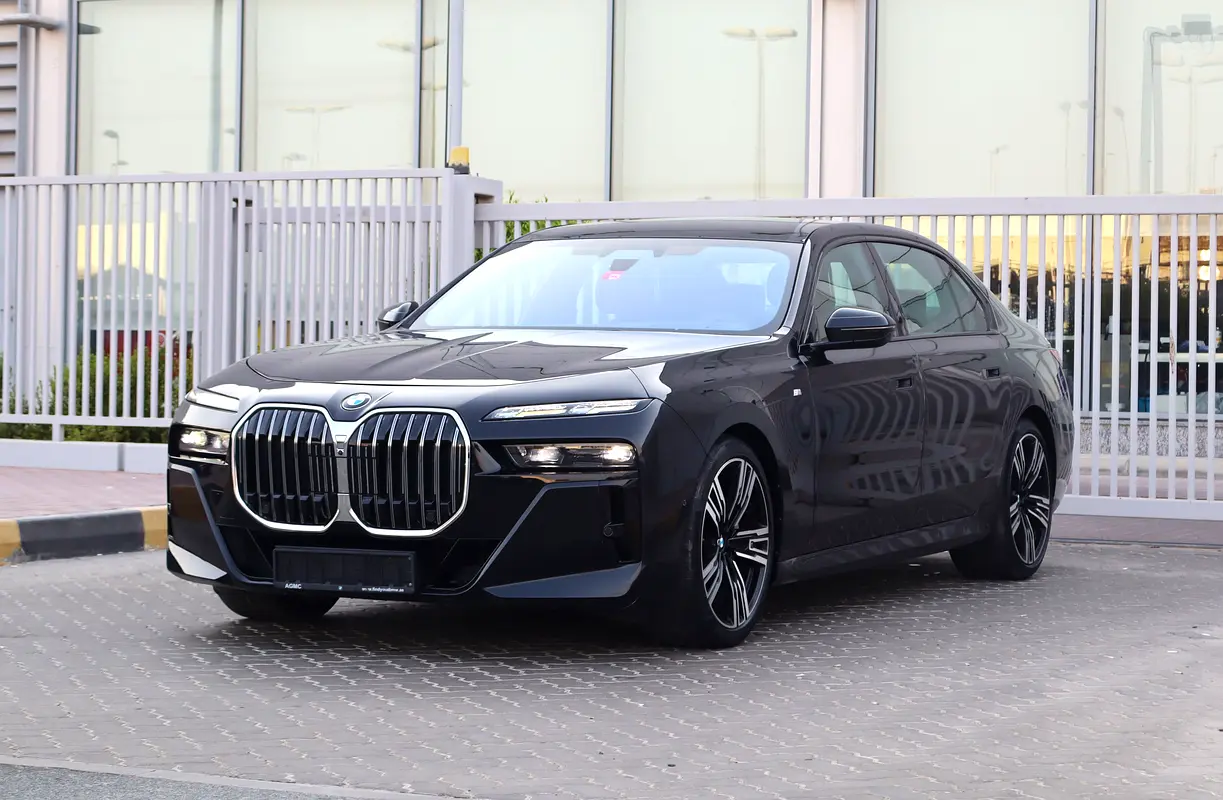 BMW 7-Series 2023 — photo 1 of 17