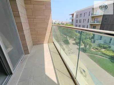 Ready to move-huge studio- huge balcony