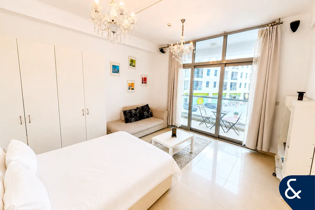 Large Balcony | Vacant Now | 517.74 sq ft