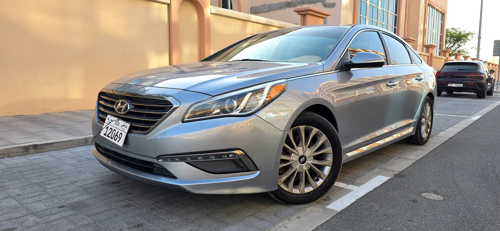 Hyundai Sonata 2015 — photo 1 of 20