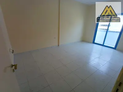 شقة للإيجار غرفة وصالة بمساحة كبيرة وبلكونة وإطلالة مفتوحة وتكييف مركزي في الحميدية عجمان