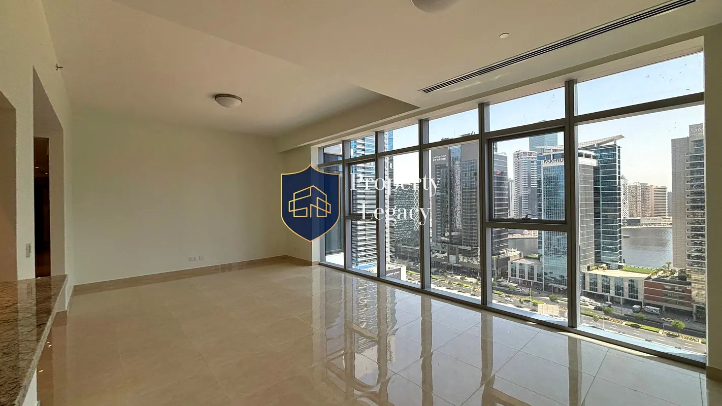 Massive Layout | Semi-Closed Kitchen | VOT