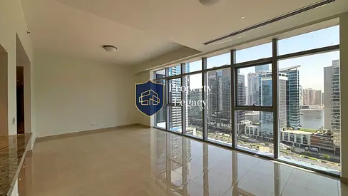 Massive Layout | Semi-Closed Kitchen | VOT