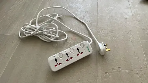 Power strip surge protector with 3 sockets and 3m cord - good working condition