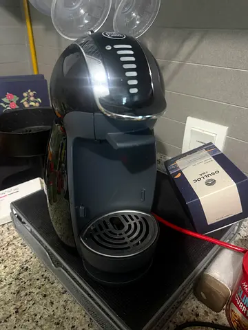 Compact single-serve pod coffee machine - excellent working condition along with pods