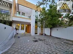 5 Master Bedrooms 2 Spacious Living Halls Kitchen Private Yard Land Excellent Finishes Prime Locatio