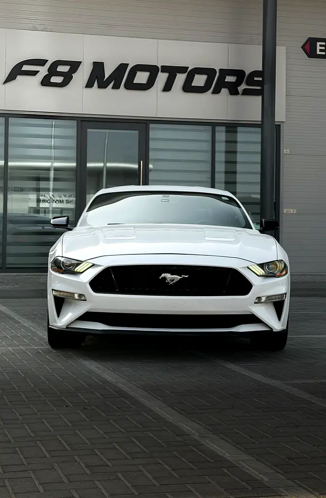 Ford Mustang 2020 — photo 1 of 11