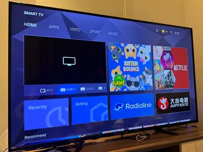 Smart TV LED 58-inch - Perfect condition, includes box, remote and mounting.