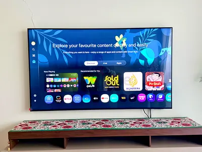 65-inch Samsung Smart LED TV - Wall-mounted, Excellent Condition