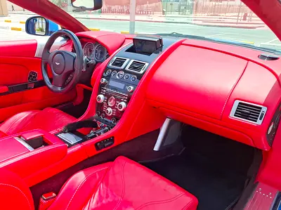 2011 Aston Martin DBS 照片 13