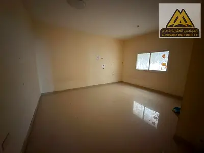 شقة غرفتين وصالة بمساحة كبيرة وتصميم عملي، تقع على شارع الملك فيصل وقريبة من جميع الخدمات، مما يجعلها خياراً مثالياً للعائلات الباحثة عن الراحة والمو