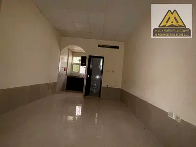 فرصة مميزة للإيجار السنوي في منطقة الجرف 2 بعجمان، استوديو بمساحة كبيرة وتقسيمات ممتازة، يقع في الطابق الأرضي ويوفر سهولة في الدخول والخروج