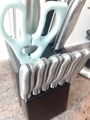 13‑Piece Knife Set with Wood Stand   Used