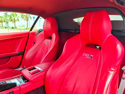 2011 Aston Martin DBS 照片 16