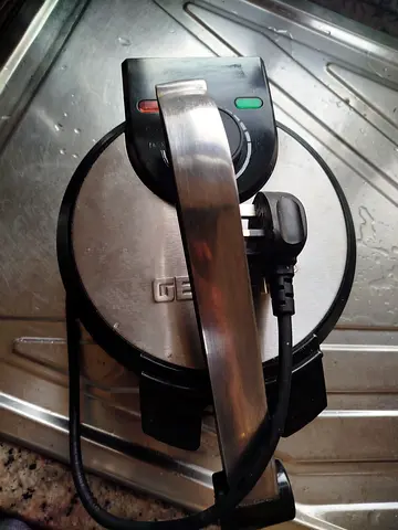 Used Geepas roti maker Stainless Top