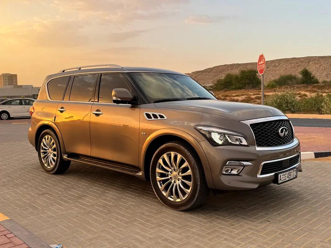 Infiniti QX80 2017 — photo 1 of 19