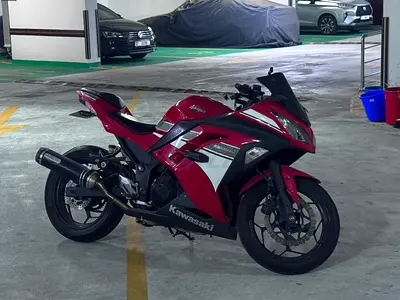 2016 Kawasaki Ninja 300 – Rare Factory Red | 9,000 KM | Fully Serviced