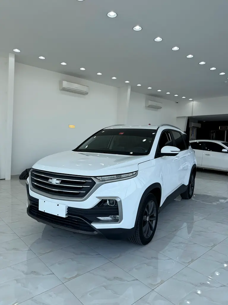 Chevrolet Captiva 2023 — photo 1 of 10