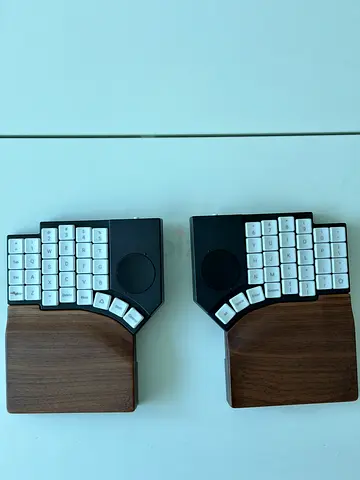 MoErgo Go60 keyboard + palm rests