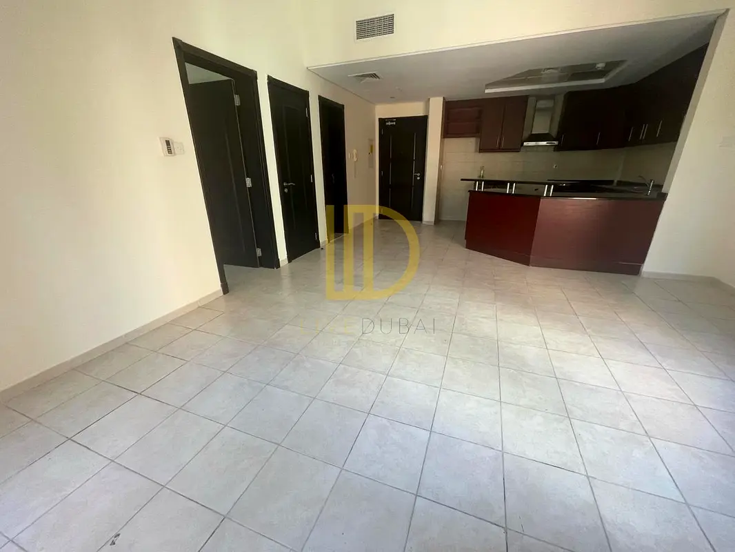 1 Bed + Storage | V-Type | Vacant | Close to Metro
