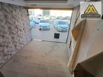 محل تجاري مميز للإيجار السنوي في الروضة - عجمان (على شارع الشيخ عمار مباشرة بموقع حيوي ونشط للغاية وتسهيلات في السداد)