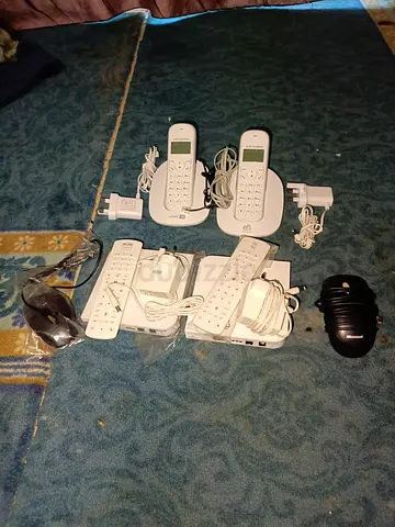 Lot of cordless home phones, chargers and accessories - working condition